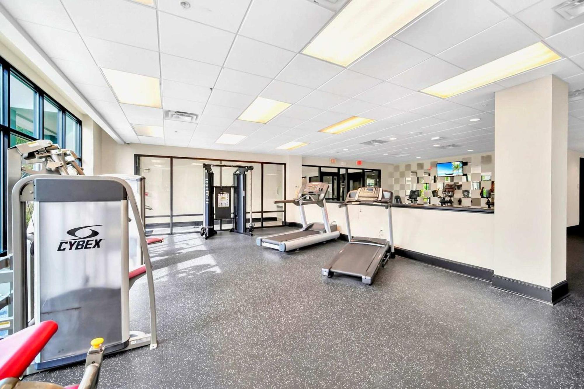 Spacious 3br With Pool & Hot Tub Near Apartamento